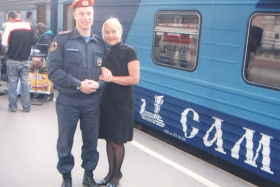 Когда сын служил в Санкт-Петербурге, Людмила Константиновна регулярно приезжала его проведать. 2008 год.