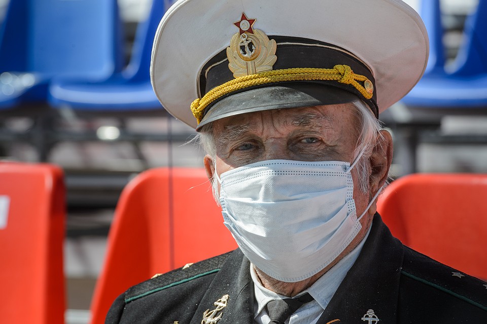 Главные гости парада - конечно, наши ветераны Фото: Константин Толоконников/Пресс-служба правительства Воронежской области