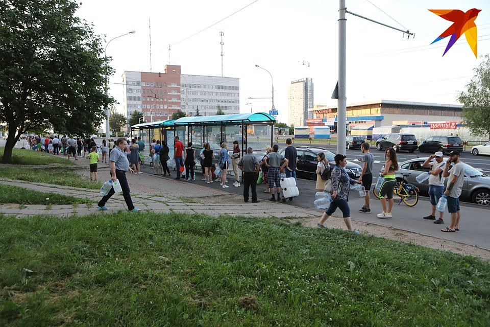 Во Фрунзенском районе в 1400 домах получили некачественную воду с запахом. А в Московском районе - 860 Фото: Дмитрий ЛАСЬКО