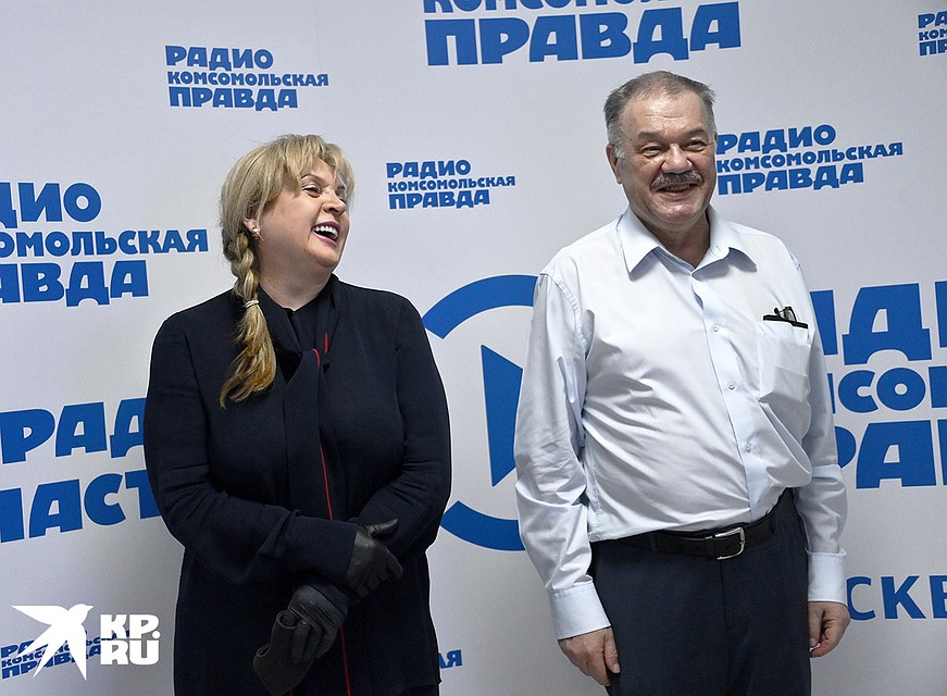 Глава Центрального избирательного комитета РФ Элла Памфилова и обозреватель KP.RU Александр Гамов. Фото: Владимир ВЕЛЕНГУРИН