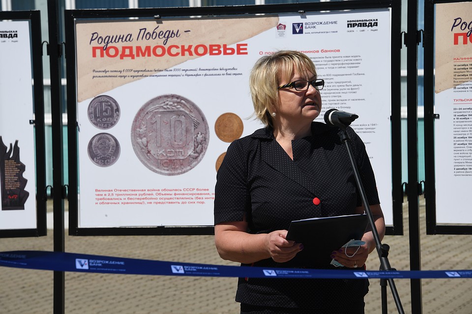 Александра Васюкова, управляющая ДО банка Возрождение. Фото: Михаил ФРОЛОВ
