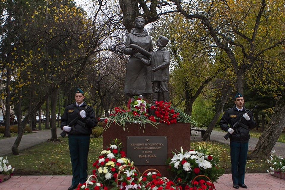 Памятник труженикам тыла был установлен в областном центре в октябре 2014 года. Фото: из открытых источников