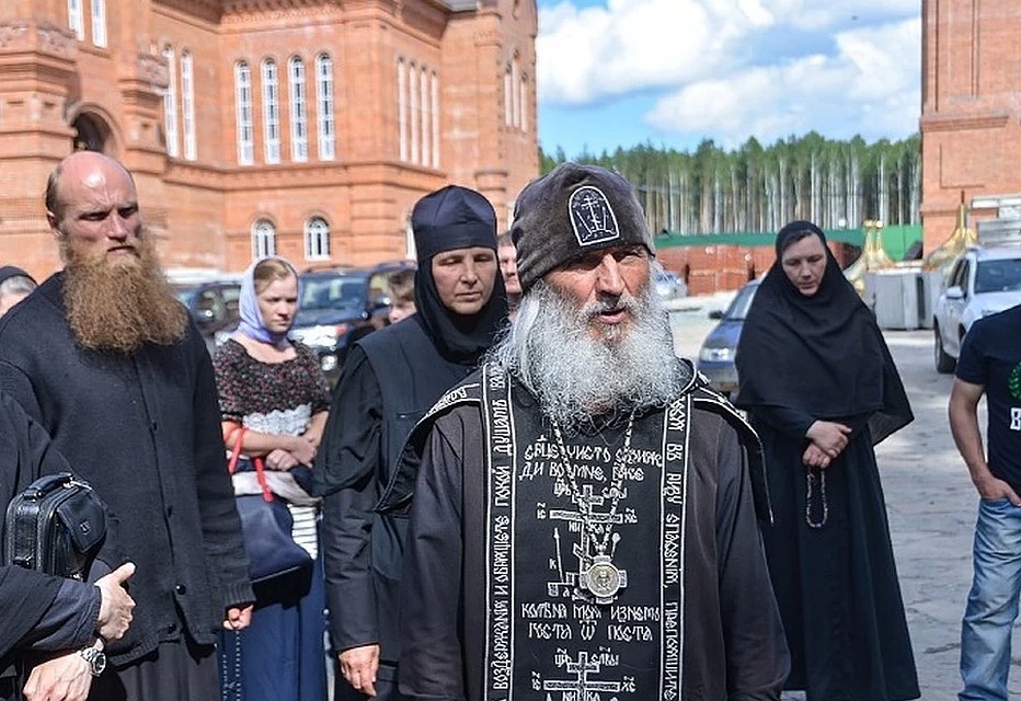 священник отказался служить в монастыре, но заявил, что продолжит им управлять Фото: Алексей БУЛАТОВ