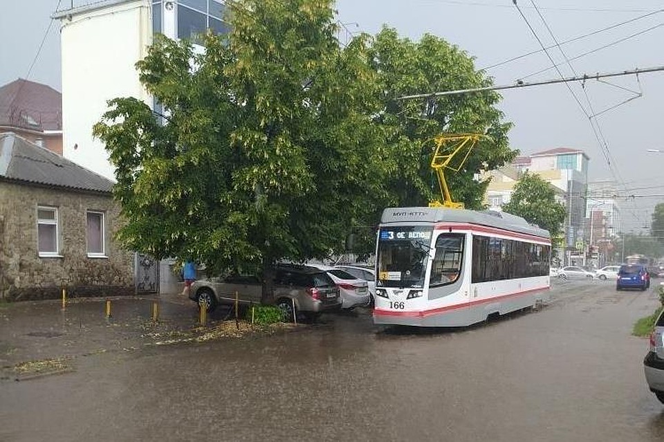 Трамваи встали во всем городе.