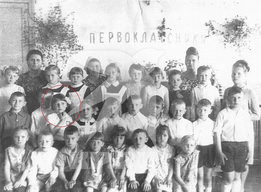 Выпускники детского сада №1 поселка Колывань: второй ряд третья слева - Жанна Агузарова, май 1969г. Фото: предоставлено Колыванским краеведческим музеем.