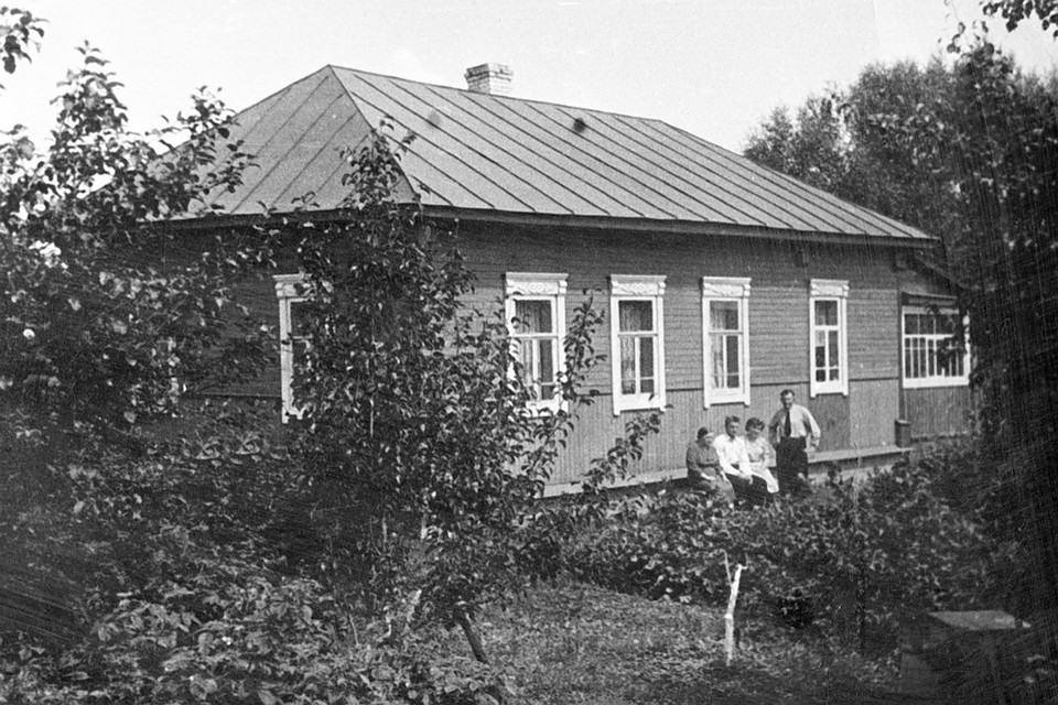 Из книги "Энциклопедия юного пчеловода".