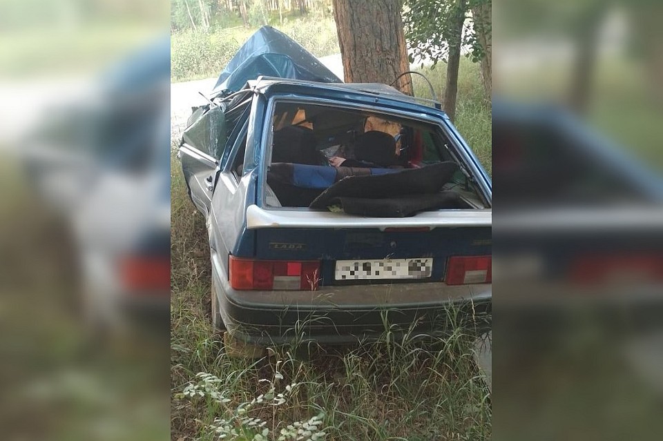 17-летнего пассажира с травмами увезли в больницу. Фото: Госавтоинспекция НСО