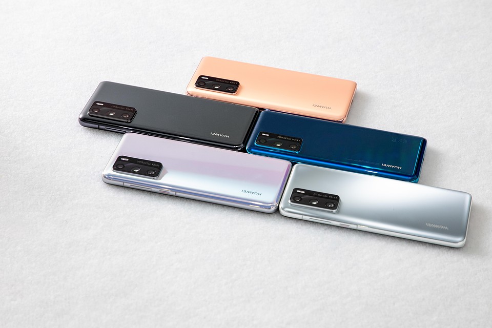 Впечатление о смартфоне только усиливается, как только Huawei P40 Pro берешь в руки