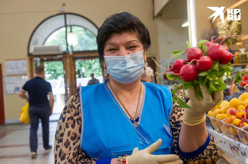 Каждый продавец гордо отмечает: "Я ручаюсь за свой товар!" Фото: Олег ЗОЛОТО