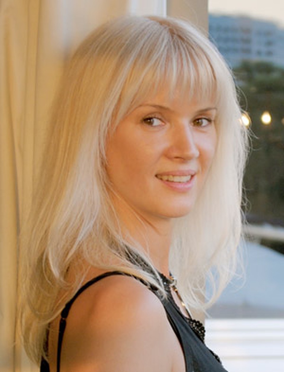 Елена Серова ушла от звездного мужа без объяснения причин. «Наверное, я просто повзрослела!» - говорит она.