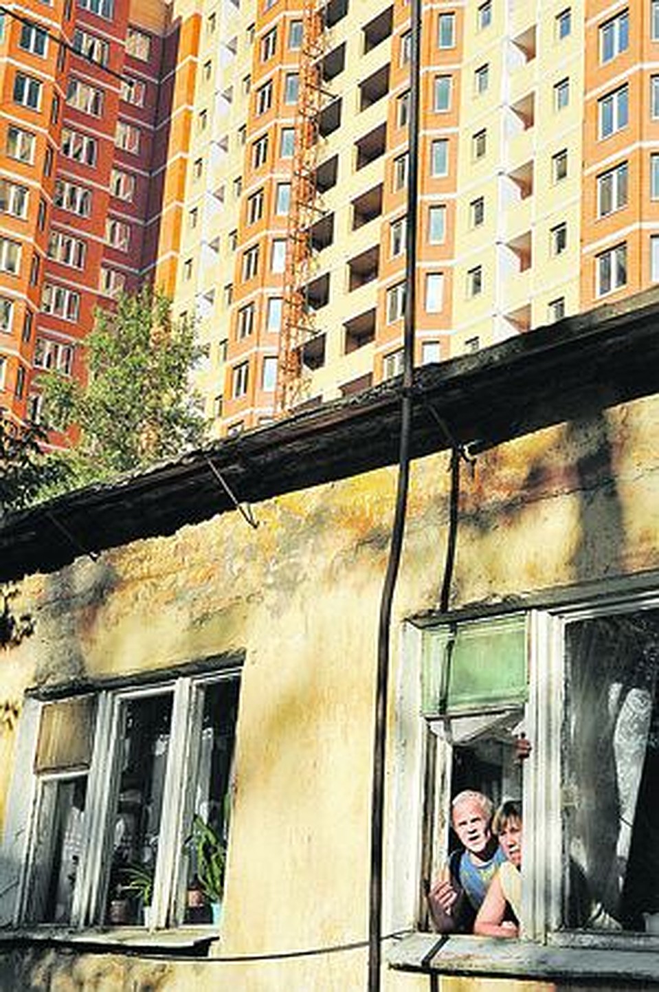 Жители бараков, стоящих на месте дорогих высоток, уже не надеются переехать в новые квартиры. Не исключено, что Душко погиб из-за конфликта вокруг этих земель. Фото: Олег РУКАВИЦЫН
