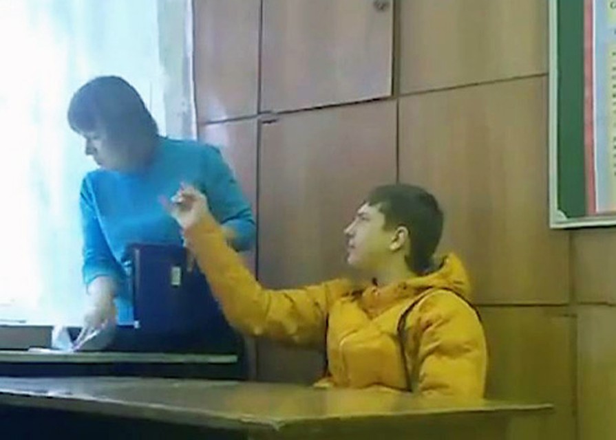 За издевательства над женщиной подонок отделался выговором.