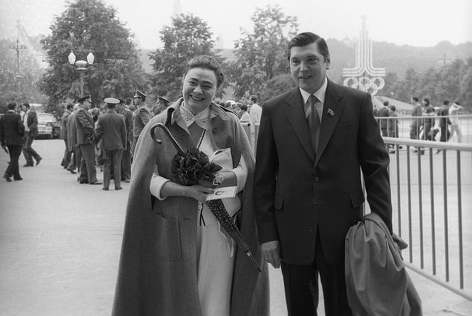 Редкий кадр (сделан 1 сентября 1978 года): Галина Брежнева, дочь генерального секретаря ЦК КПСС Л. И. Брежнева, и ее муж Юрий Чурбанов на отдыхе.