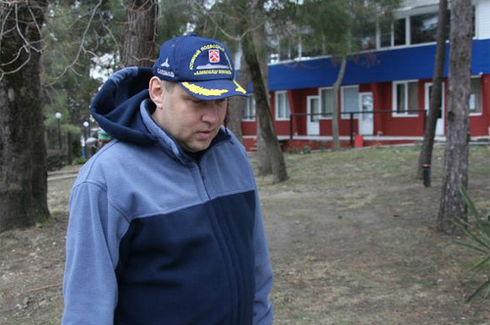 Директор лагеря Борис Усольцев не стал подавать в суд за сломанные ногу и нос.