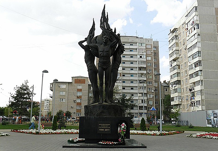 Камень на возведение скульптуры заложили еще в 1996 году, но из-за наступления тяжелых времен проект а 15 лет заморозили