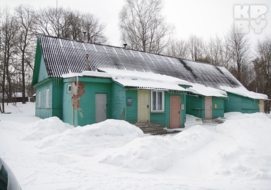 А этот столетний домик, где живут пенсионеры-работники дипгородка, обещают снести.