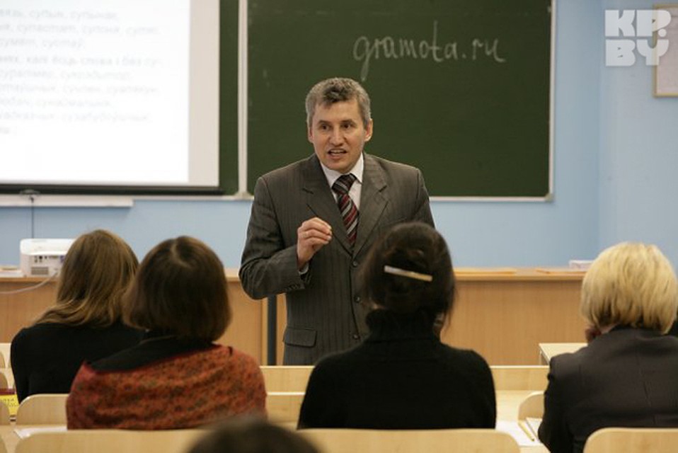 На факультете хотят, чтобы уже со второго-третьего курса студенты дневали и ночевали в редакциях и после выпуска пришли туда своими людьми.