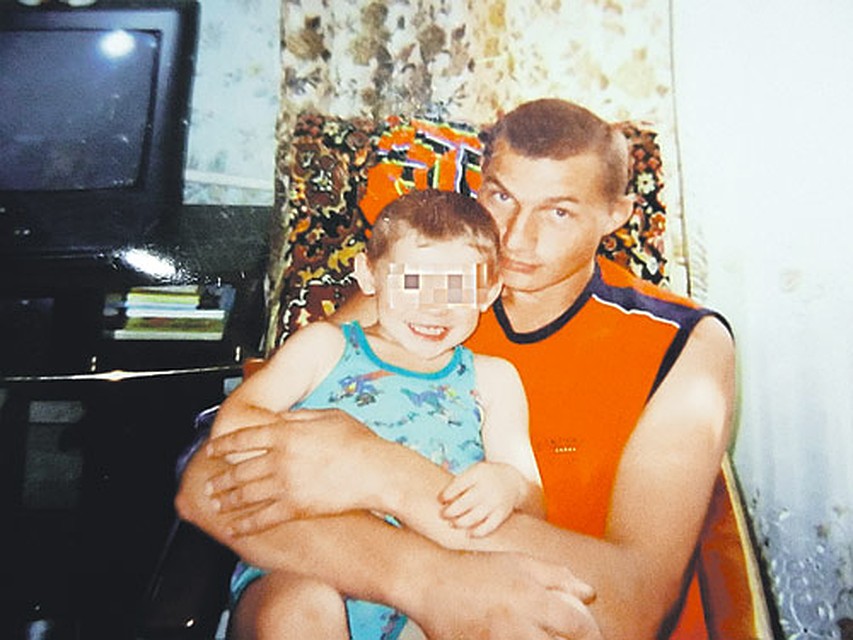 Когда-то у Сергея Хитрика была семья. Но пока сидел в колонии, жена от него ушла и даже после реабилитации не дает видеться с сыном.