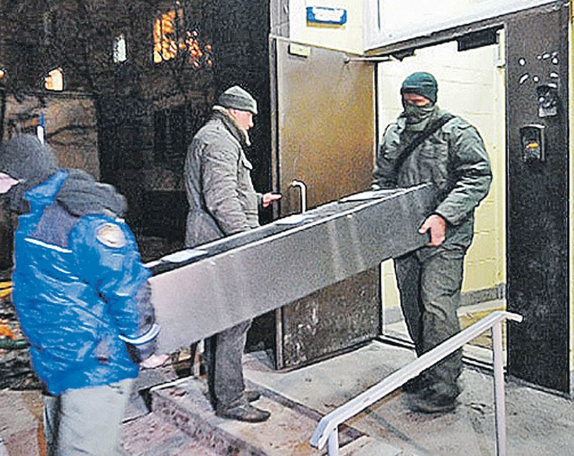 Десятиклассник использовал не весь арсенал отца. У Гордеевых изъяли еще два ствола в сейфе. Фото: Евгения ГУСЕВА