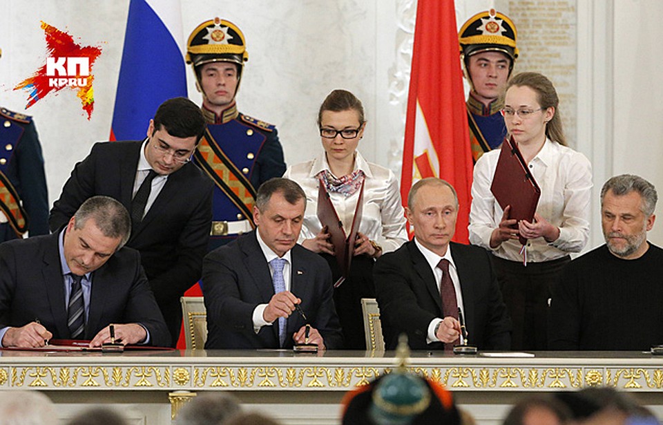 Россия и Крым подписали договор о вхождении республики, включая Севастополь, в состав РФ Фото: REUTERS