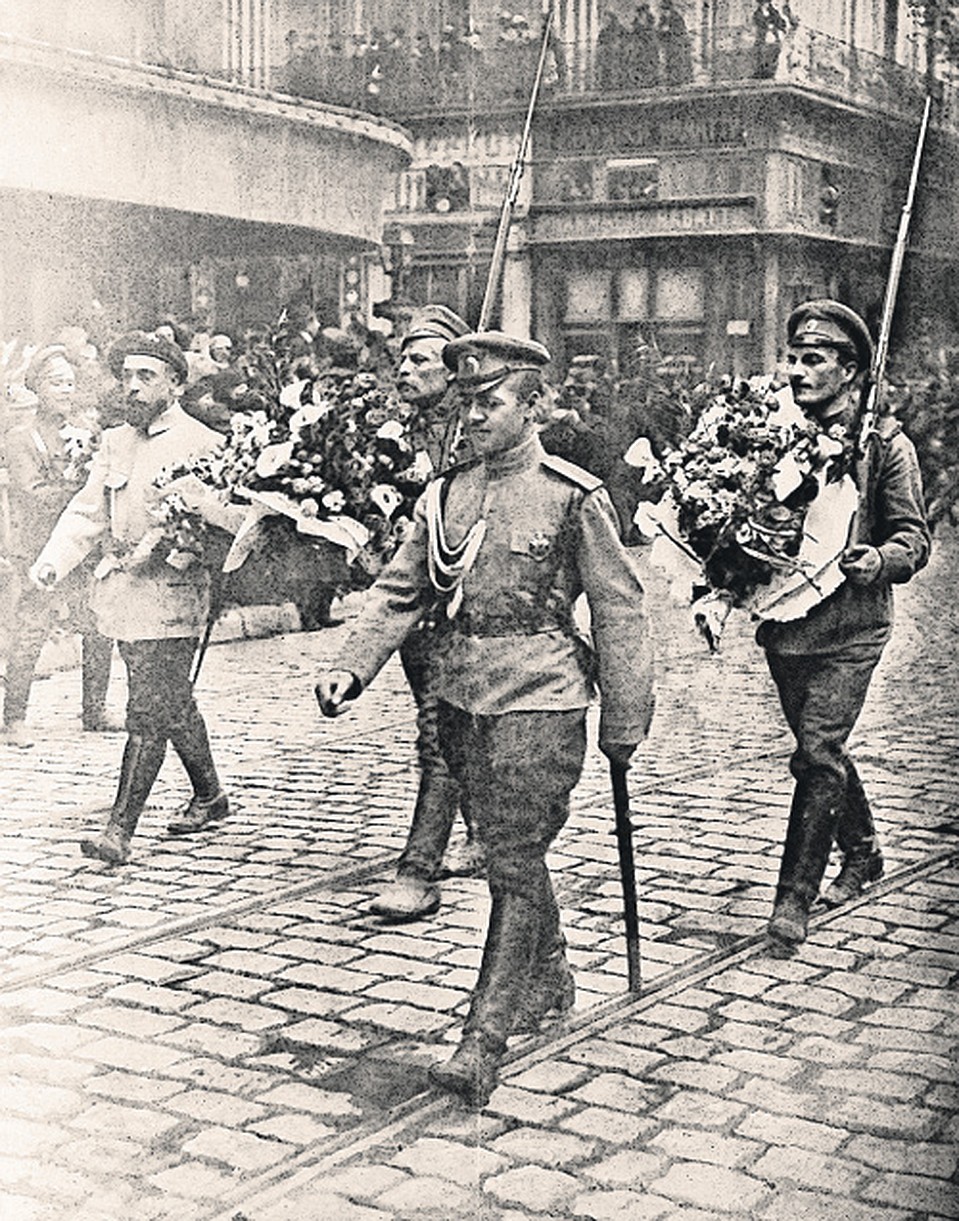 В самый тяжелый для Франции 1916 год Николай II направил ей на подмогу 45-тысячный экспедиционный корпус. 1-я Русская бригада прибыла в Марсель (на фото) и тут же отправилась на Западный фронт. Павшие захоронены на русском воинском кладбище в местечке Фото: РИА Новости