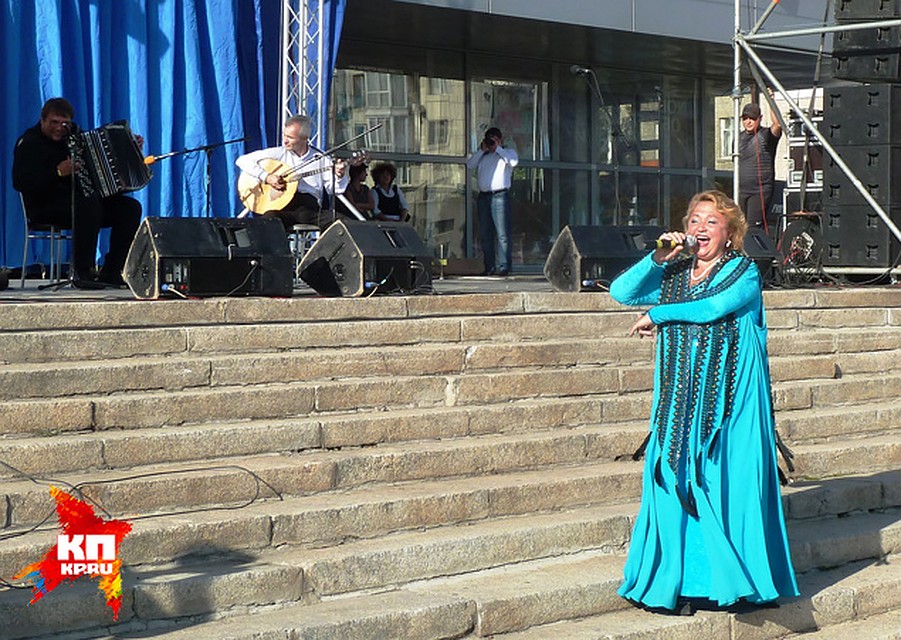 Надежда Крыгина спела от всей души Фото: Николай ВАРСЕГОВ