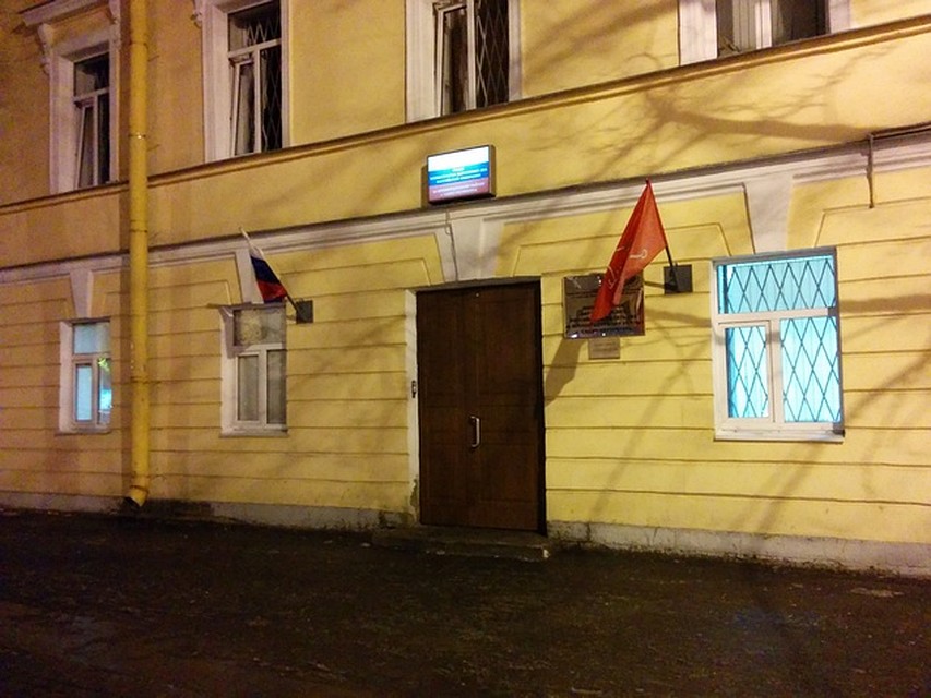 Отделение полиции, в которую доставили блокадницу, находится в пяти шагах от магазинах Фото: Александр ГЛУЗ