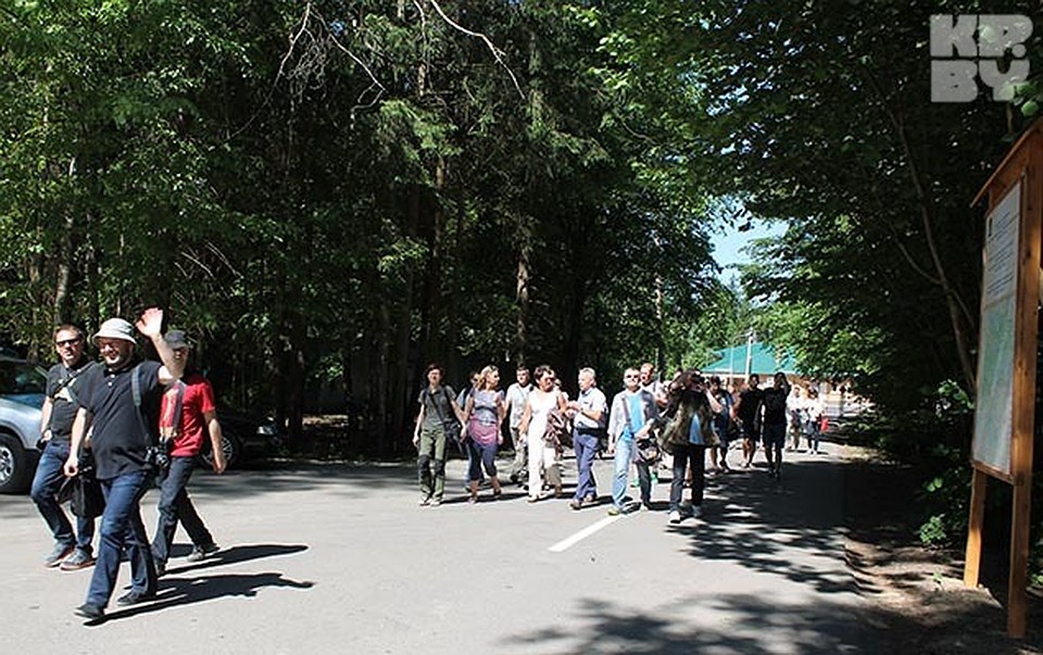 Группа поляков без виз отправилась на экскурсию по белорусской части Беловежской пущи. Фото: Оксана БРОВАЧ