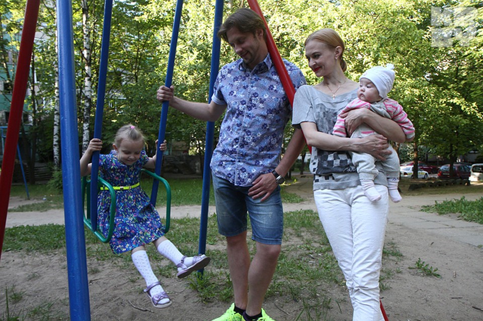 Солистка белорусского балета Ирина Еромкина с семьей. Фото: Виктор ГИЛИЦКИЙ