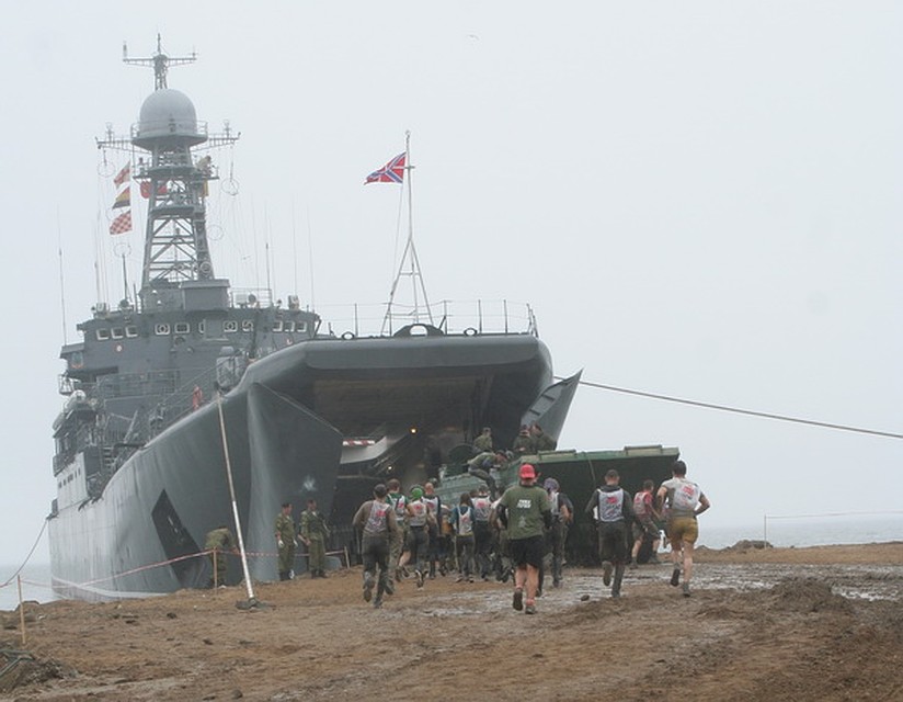 Прокатиться на БТР по настоящему военному кораблю - а вы пробовали? Фото: Олеся КУВАТОВА