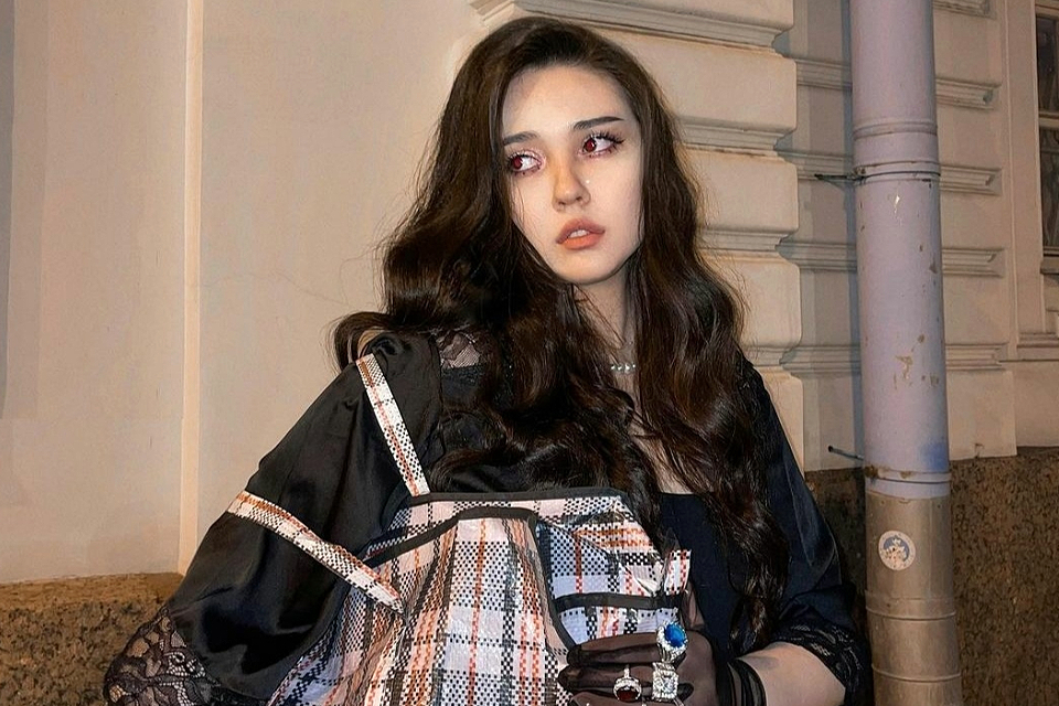 Песня «Мальчик на девятке»: кто такая Dead Blonde, повторившая хиты «Комбинации» и группы «Краски»