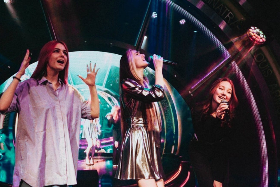 30 лучших караоке-клубов в Москве: цены, адреса недорогих баров с ...