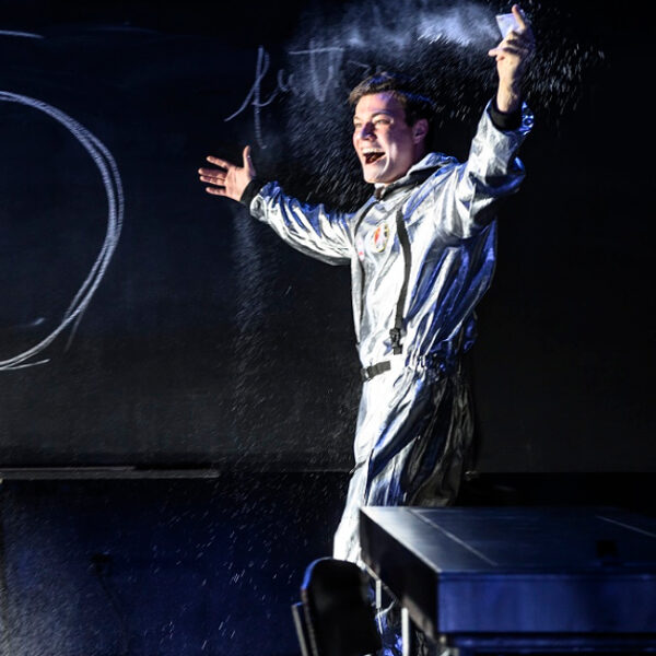 Спектакль «Космос» в МХТ Чехова