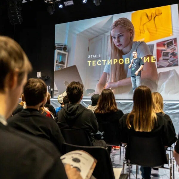 Ярмарка «Фабрика идей» на ВДНХ в Москве