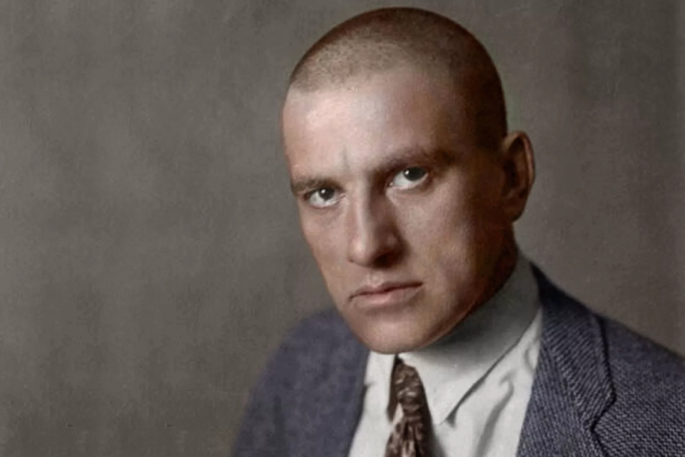 130 лет со дня рождения Владимира Маяковского: 10 неожиданных фактов о поэте
