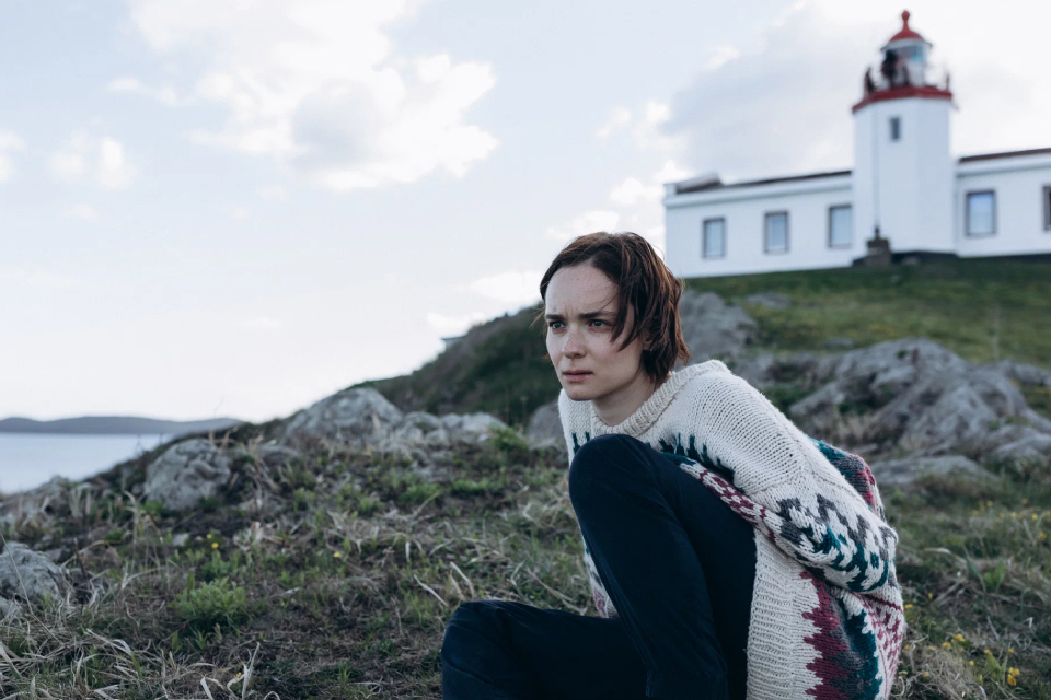 Фильм «Большая земля» (2025): магический реализм о таинственном ките