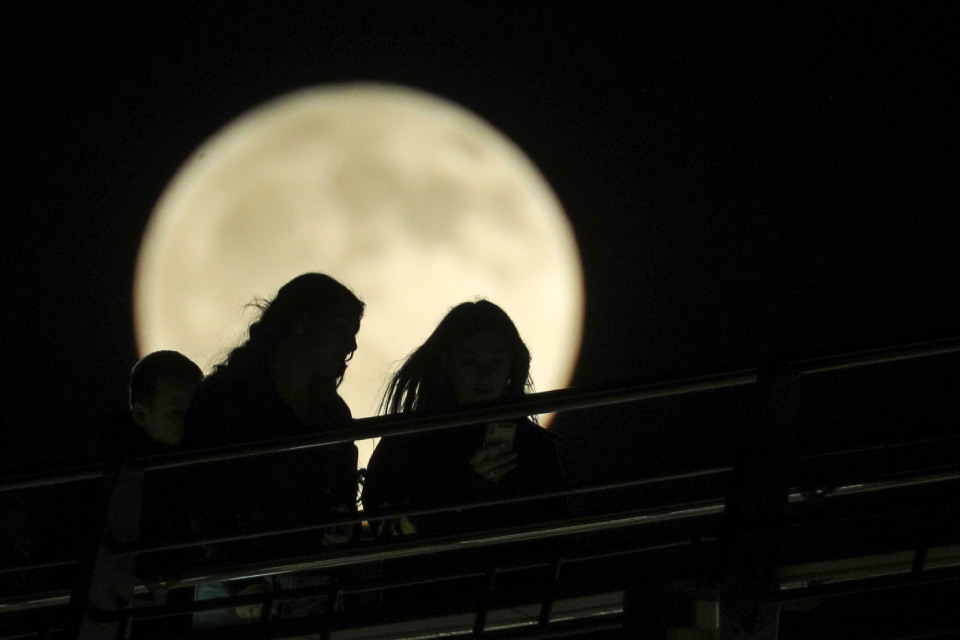 Лунное затмение в Москве 5 мая 2023 года можно будет наблюдать с 9 до 10 вечера