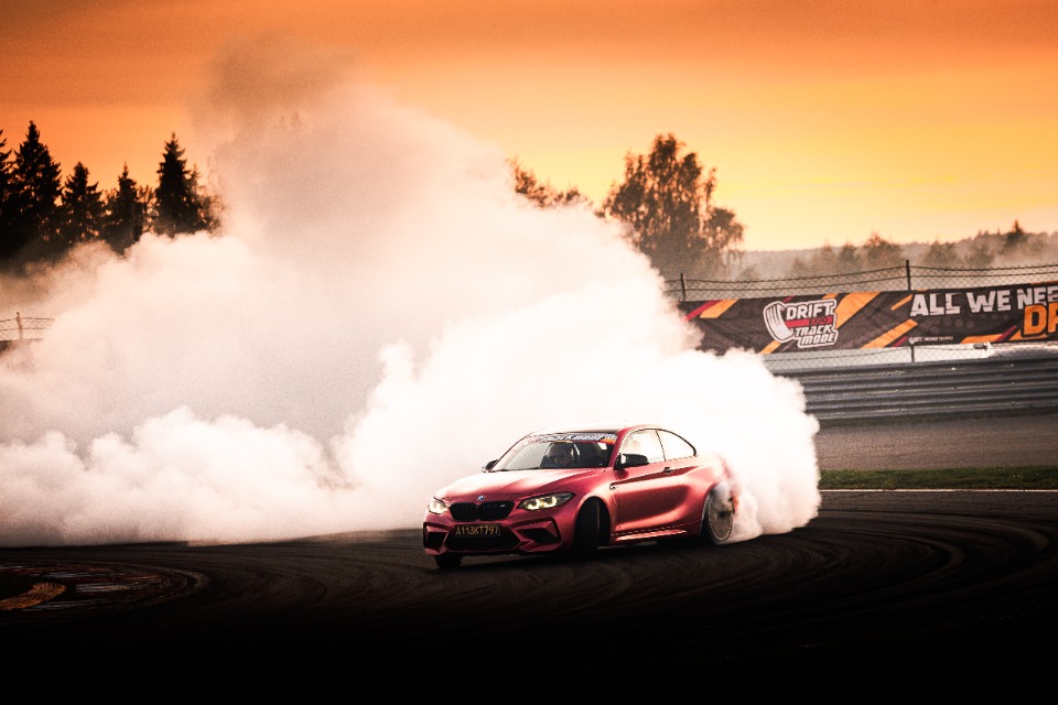 На фестивале дрифта в Москве показали новую BMW M5 в карбоне