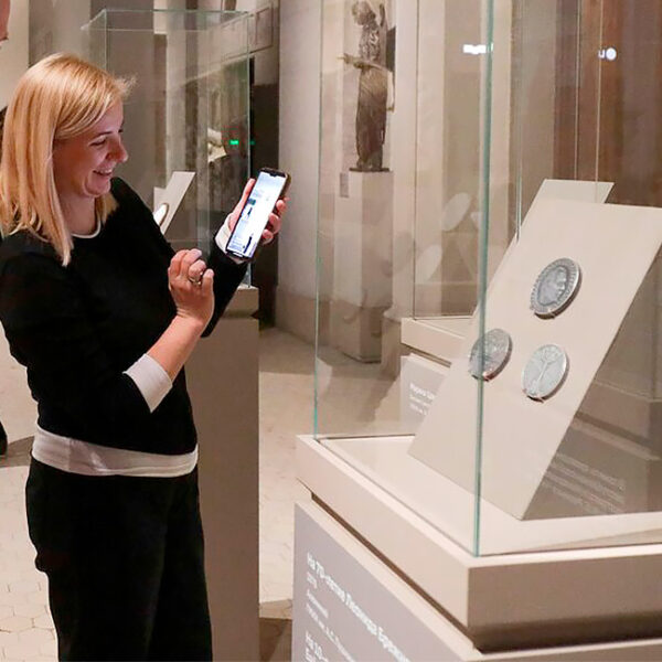 Выставка «Медали Ефима Харабета. Новое поступление в собрание отдела нумизматики ГМИИ»