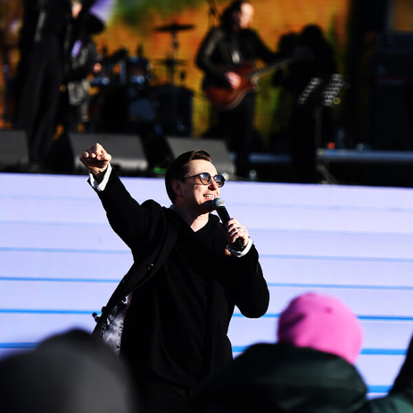 Концерт «Путь к Победе» перед зданием МХАТ