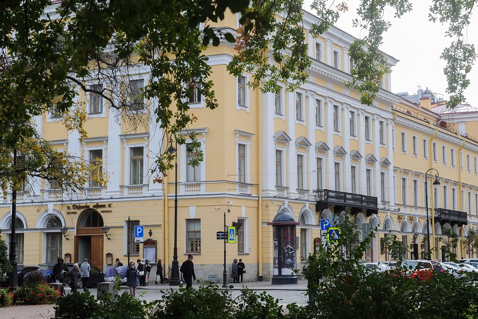 Впервые за 80 лет в Санкт-Петербург привезут подлинник партитуры блокадной симфонии Шостаковича