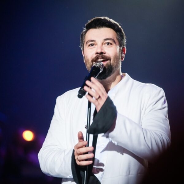 Концерт Алексея Чумакова «Девочке, девушке, женщине»