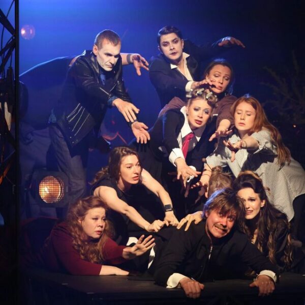 Спектакль «Как важно быть серьёзным»