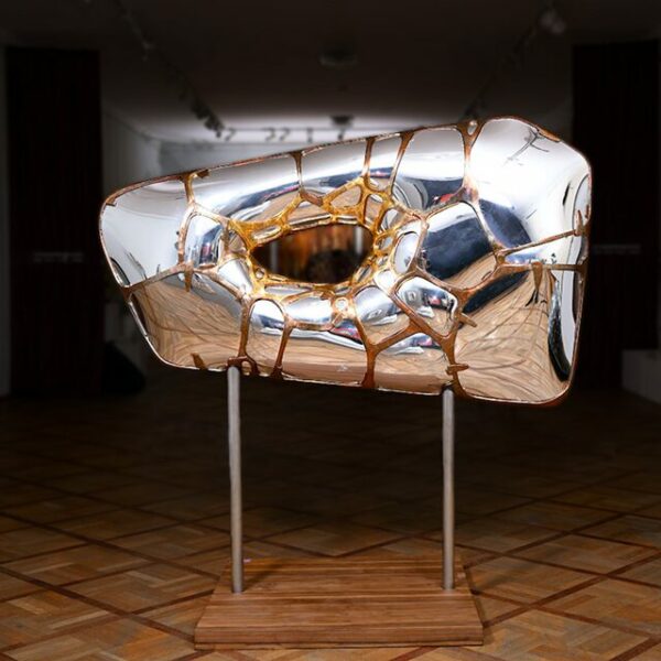 Выставка Константина Карташевского «Сферы и отражения»