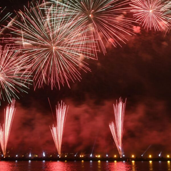 Салют на Алые паруса