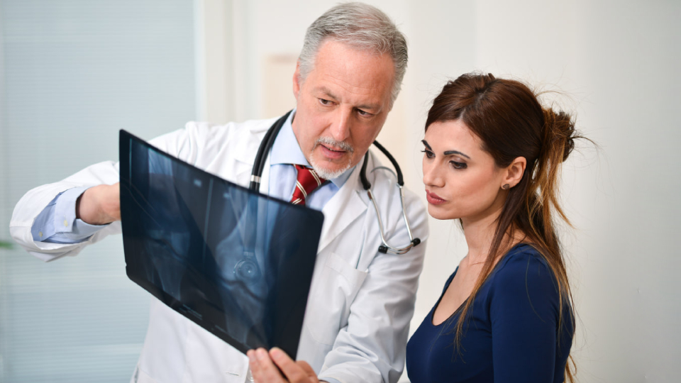 Симптомы остеопороза у женщин