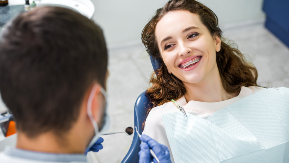 Сколько стоит поставить брекеты в 2025 году