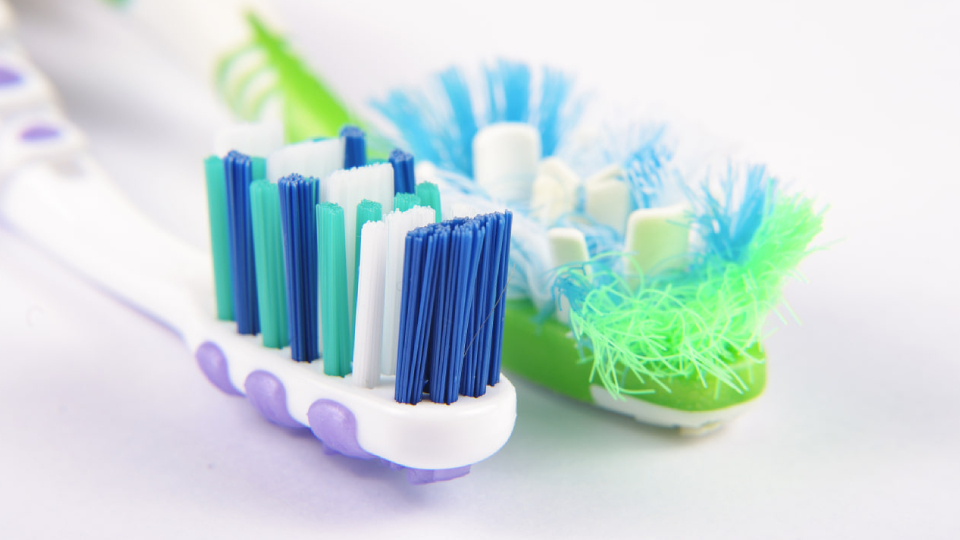 Как часто нужно менять зубную щетку взрослому: советы врачей по замене ...