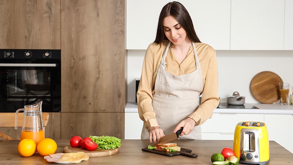 11 лучших электрических ножей для кухни в 2025 году