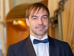 Илья Комарцов